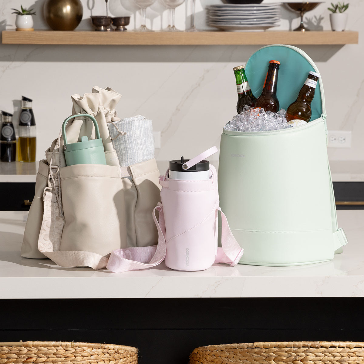 beverage-bucket-bag-u7 6c4793ad3b8e--group-lifestyle1.jpg