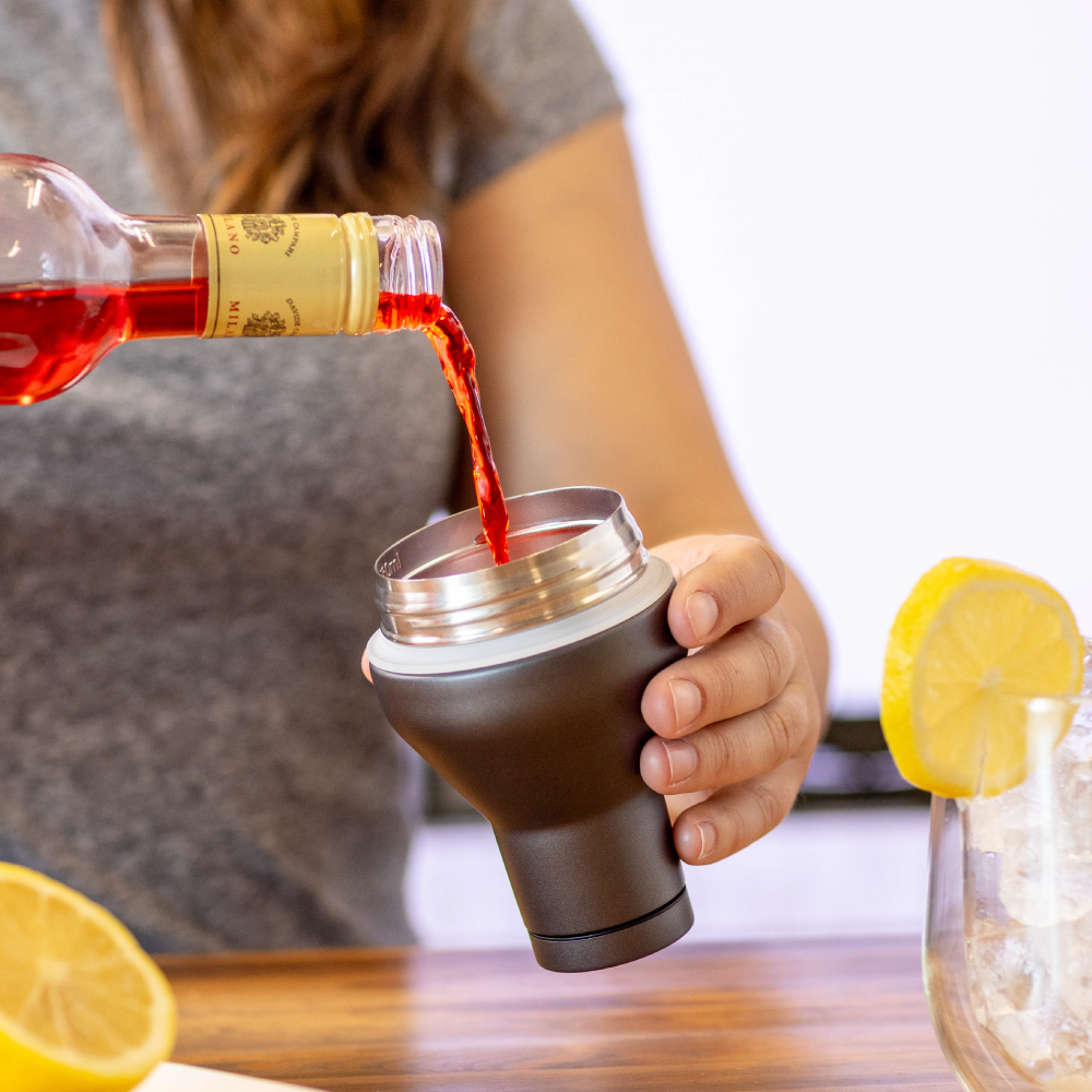 cocktail-shaker-lid-n4 Cocktail_Shaker_lifestyle_2_b714e13d-dd84-4844-956f-11cddc294041.png